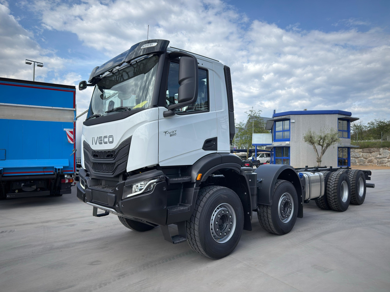 IVECO AD410T50 T-WAY 8x4 E6 (Chassis) - Грузовик-шасси: фото 1 IVECO AD410T50 T-WAY 8x4 E6 (Chassis) - Грузовик-шасси: фото 1