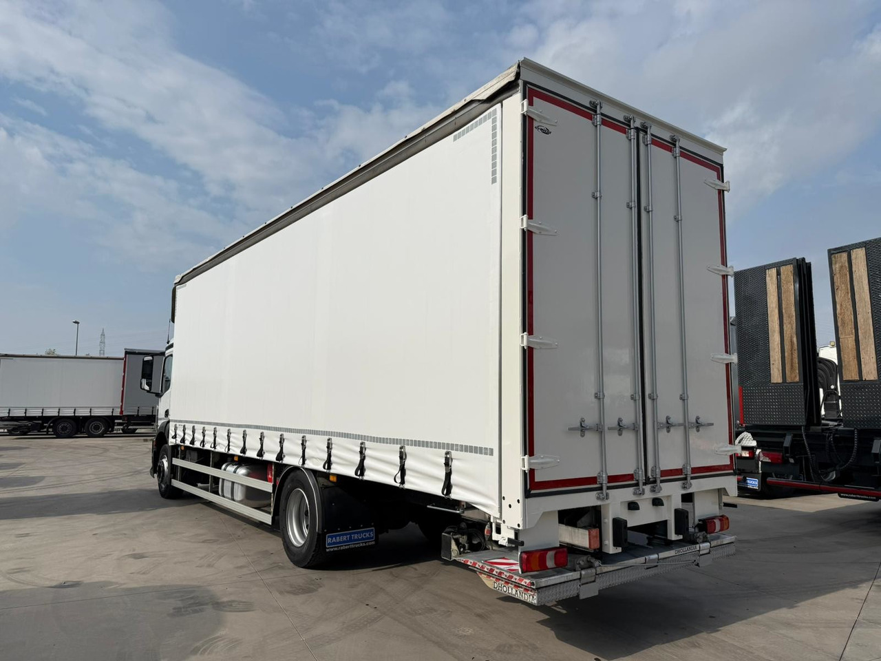 MERCEDES BENZ 18.27 Antos E6 (Tauliner) - Тентованный грузовик: фото 4 MERCEDES BENZ 18.27 Antos E6 (Tauliner) - Тентованный грузовик: фото 4