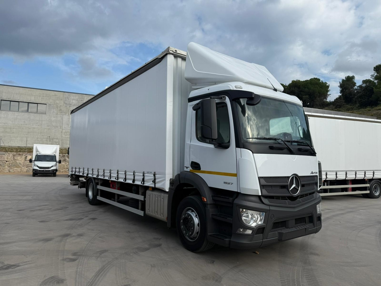 MERCEDES BENZ 18.27 Antos E6 (Tauliner) - Тентованный грузовик: фото 2 MERCEDES BENZ 18.27 Antos E6 (Tauliner) - Тентованный грузовик: фото 2