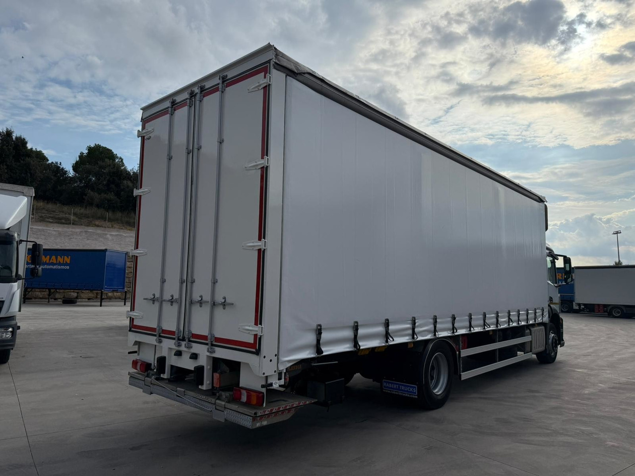 MERCEDES BENZ 18.27 Antos E6 (Tauliner) - Тентованный грузовик: фото 3 MERCEDES BENZ 18.27 Antos E6 (Tauliner) - Тентованный грузовик: фото 3