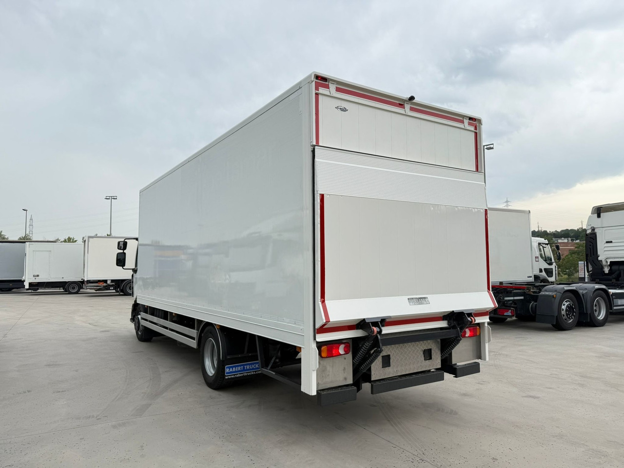 RENAULT D E6 (VAN) - Грузовик с закрытым кузовом: фото 4 RENAULT D E6 (VAN) - Грузовик с закрытым кузовом: фото 4