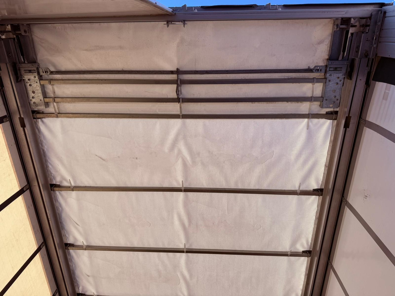 Тентованный грузовик RENAULT D19.280 E6 (Tauliner): фото 6 Тентованный грузовик RENAULT D19.280 E6 (Tauliner): фото 6