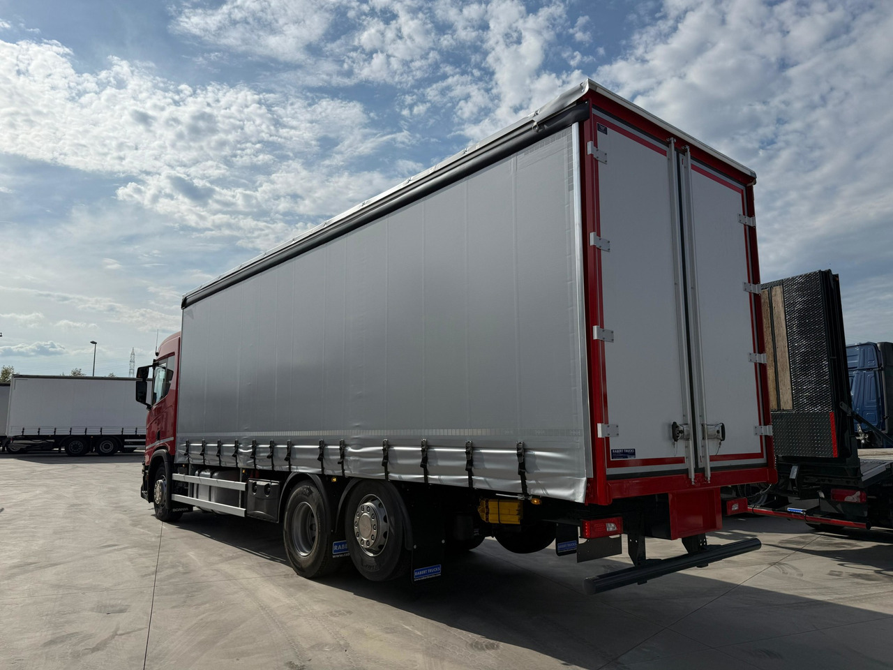 SCANIA R450 E6 (Tauliner) - Тентованный грузовик: фото 4 SCANIA R450 E6 (Tauliner) - Тентованный грузовик: фото 4