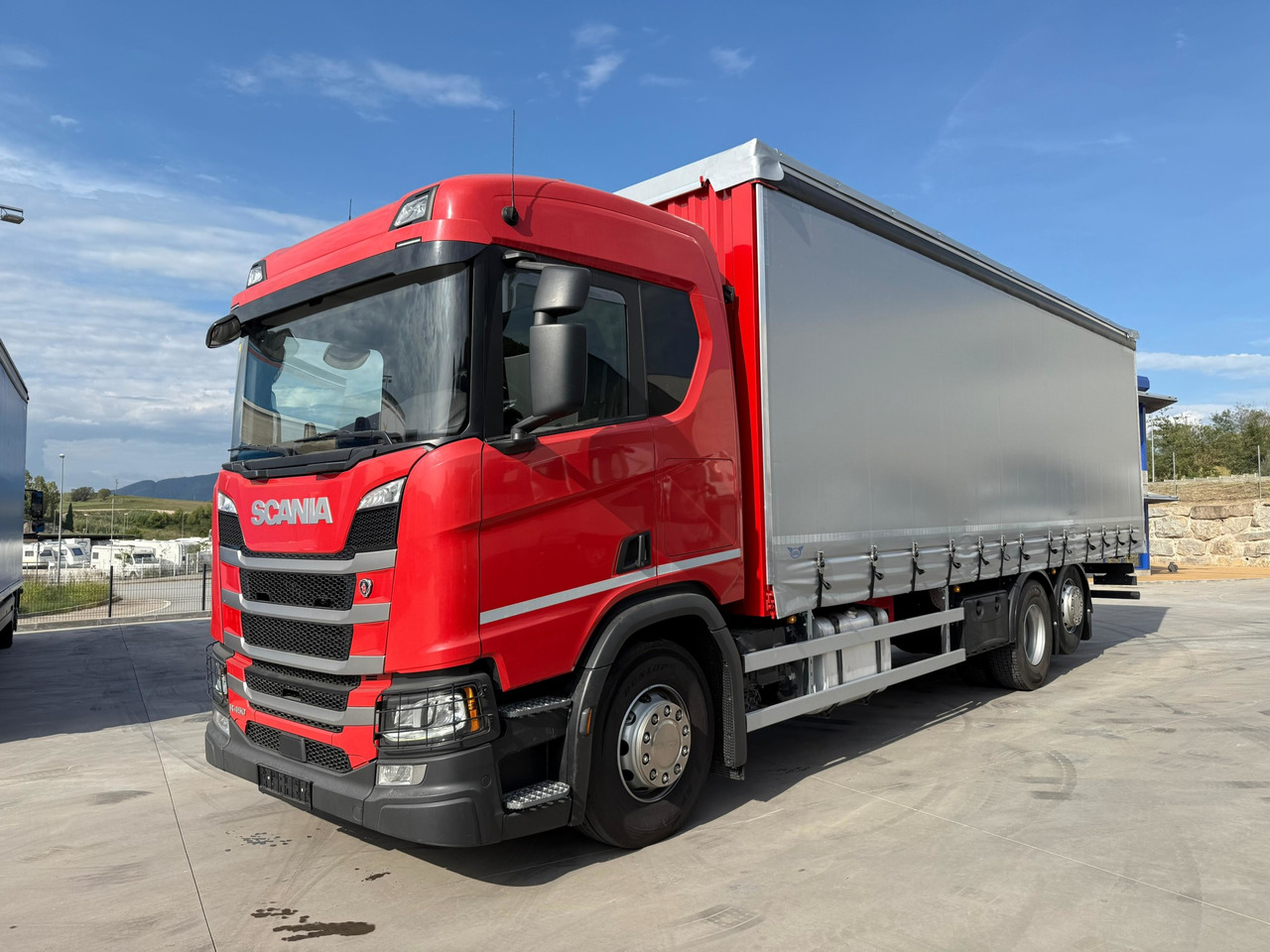 SCANIA R450 E6 (Tauliner) - Тентованный грузовик: фото 1 SCANIA R450 E6 (Tauliner) - Тентованный грузовик: фото 1