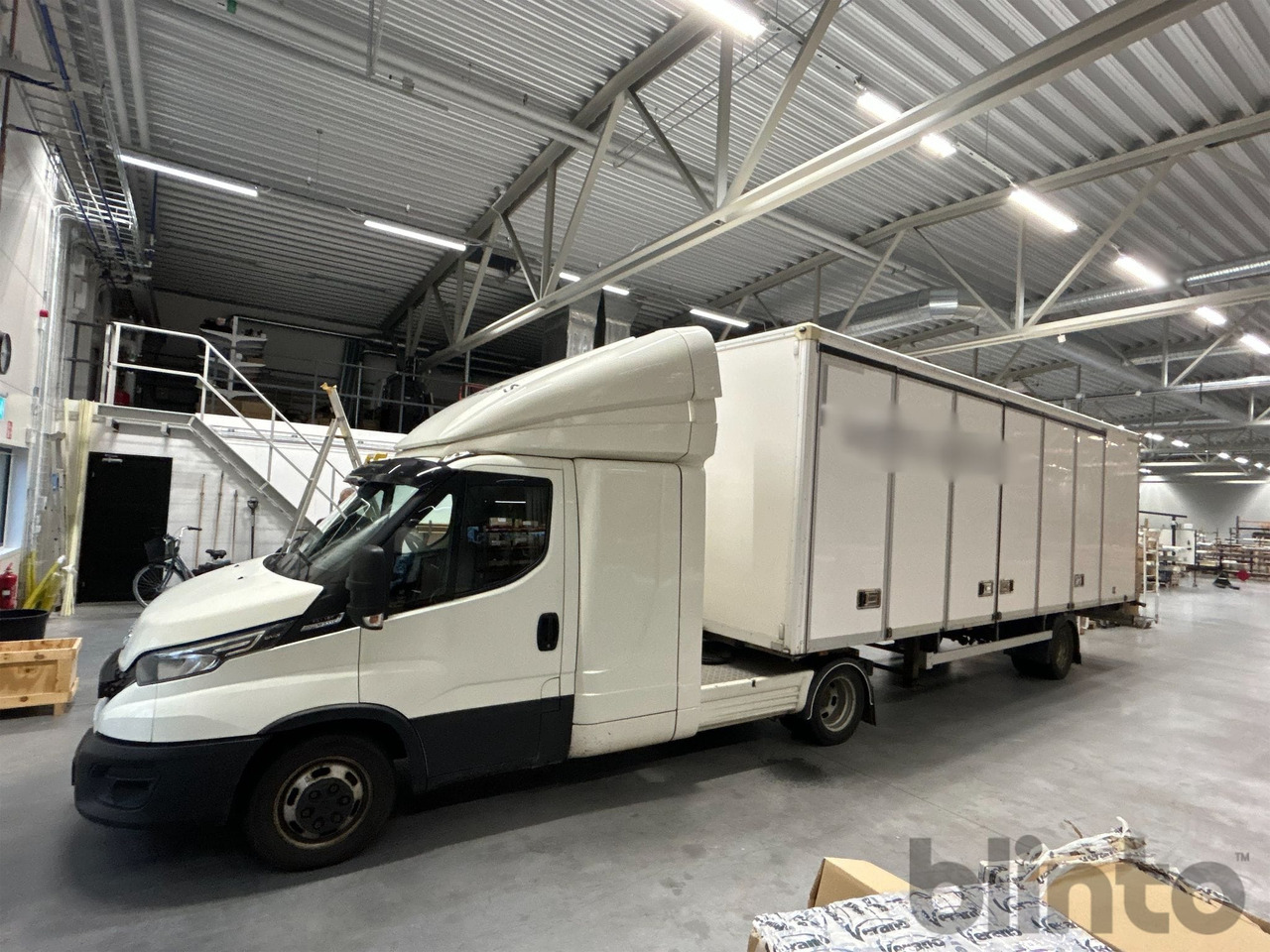 IVECO 40C18 BE - trailer - Малотоннажный седельный тягач, Полуприцеп-фургон: фото 1 IVECO 40C18 BE - trailer - Малотоннажный седельный тягач, Полуприцеп-фургон: фото 1