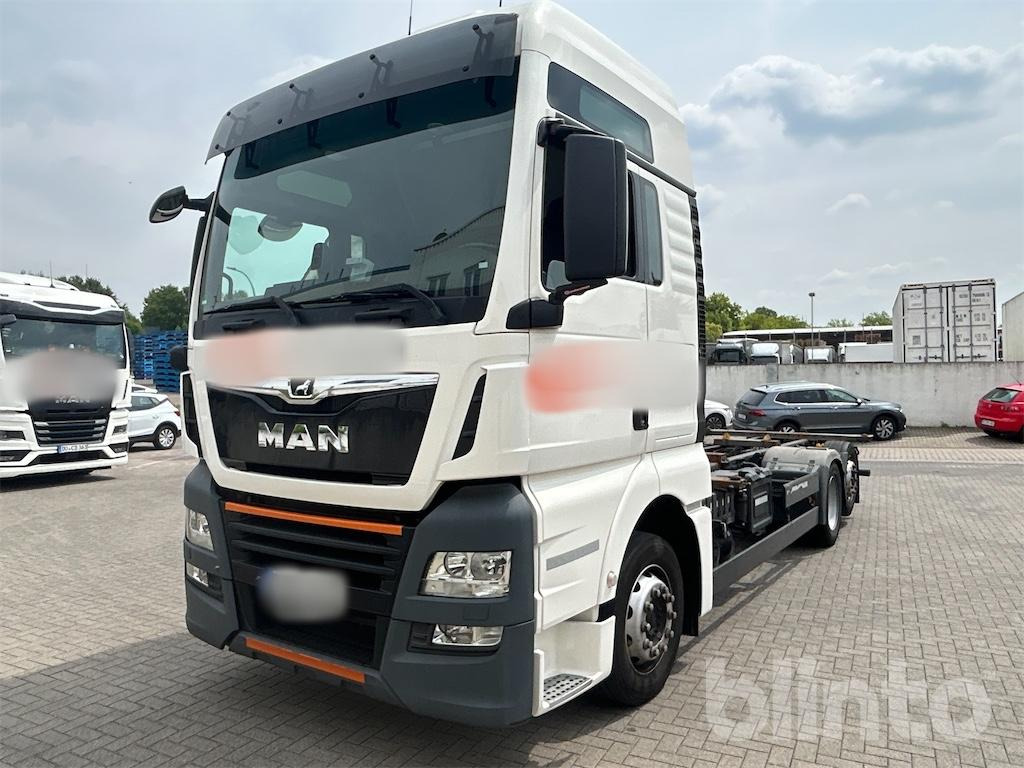 MAN TGX 26.400 6X2-4 LL - Грузовик-контейнеровоз/ Сменный кузов: фото 1 MAN TGX 26.400 6X2-4 LL - Грузовик-контейнеровоз/ Сменный кузов: фото 1