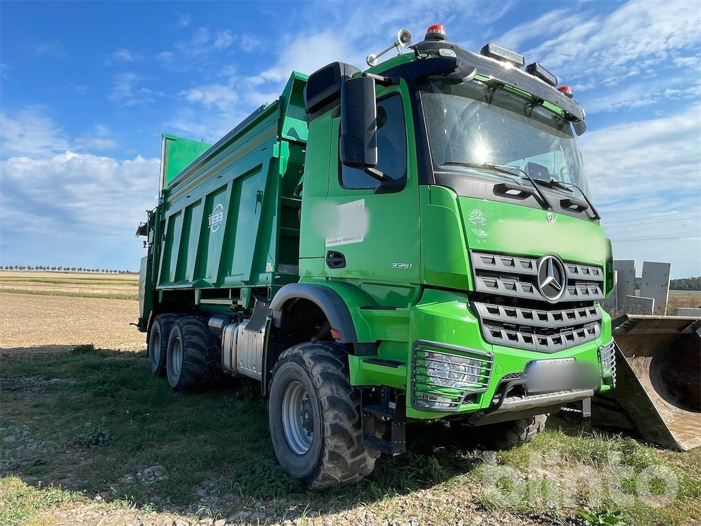Mercedes Benz AROCS 3351 AK (2020) mit TEBBE Aufbau - Навозоразбрасыватель: фото 2 Mercedes Benz AROCS 3351 AK (2020) mit TEBBE Aufbau - Навозоразбрасыватель: фото 2