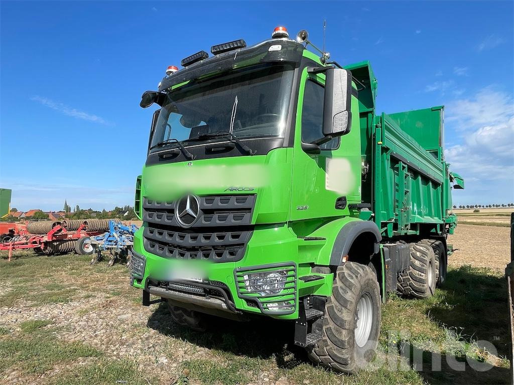 Mercedes Benz AROCS 3351 AK (2020) mit TEBBE Aufbau - Навозоразбрасыватель: фото 1 Mercedes Benz AROCS 3351 AK (2020) mit TEBBE Aufbau - Навозоразбрасыватель: фото 1