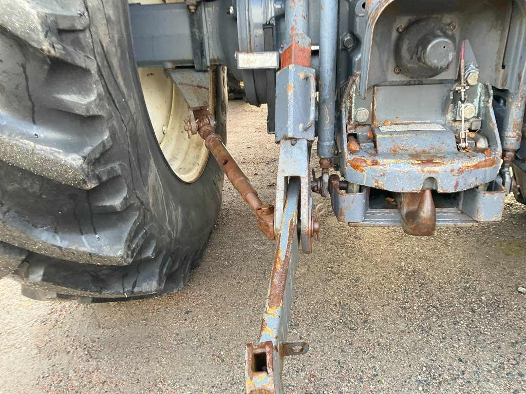 NEW HOLLAND TM165 4WD - Трактор: фото 3 NEW HOLLAND TM165 4WD - Трактор: фото 3