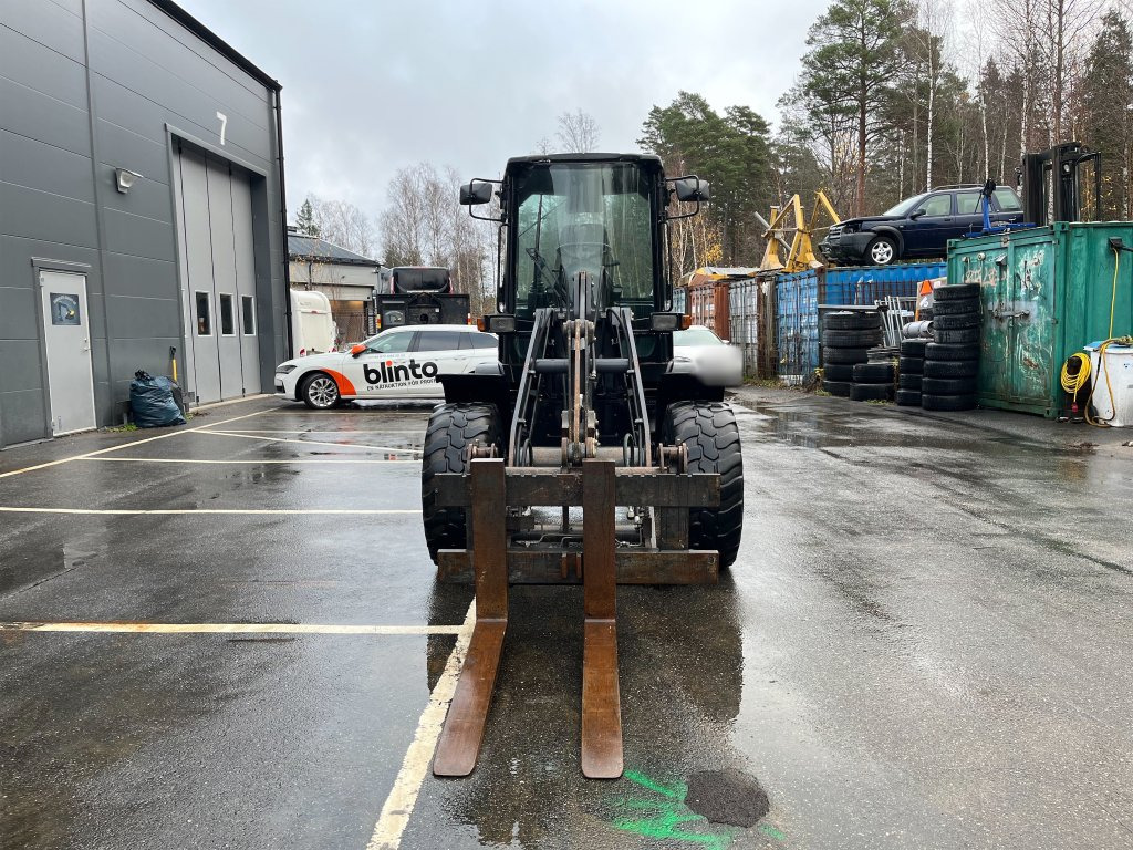 TL80 - Колёсный погрузчик: фото 2 TL80 - Колёсный погрузчик: фото 2