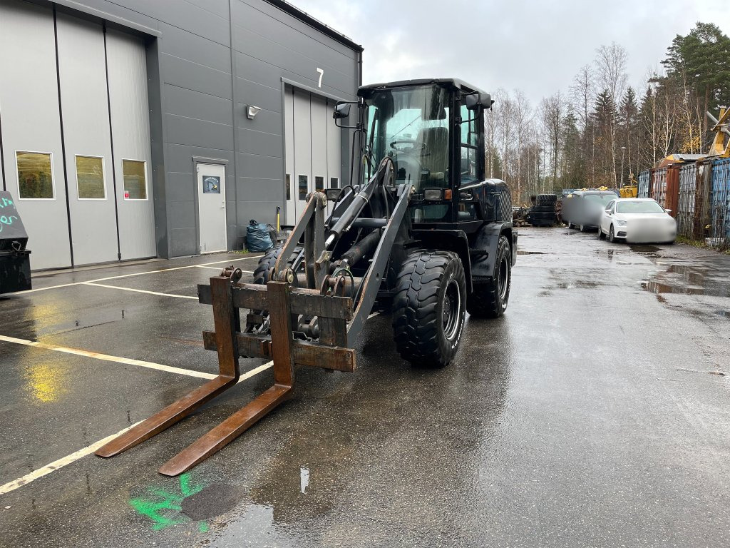 TL80 - Колёсный погрузчик: фото 1 TL80 - Колёсный погрузчик: фото 1