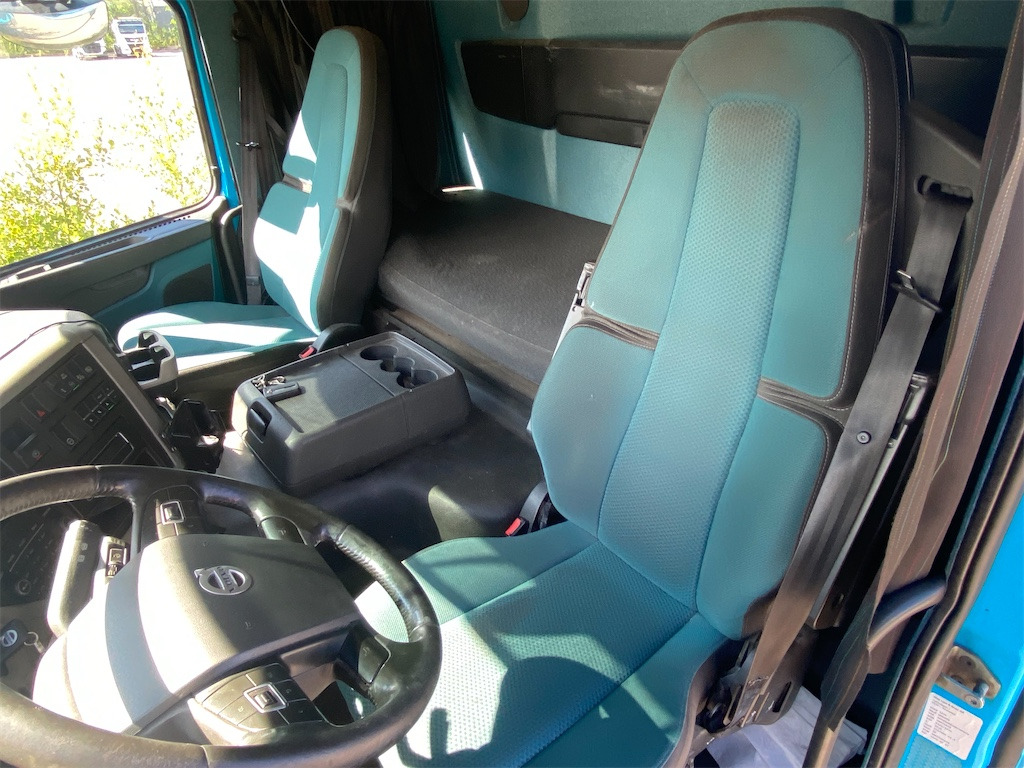 Грузовик с закрытым кузовом VOLVO FM 4*2 330: фото 37