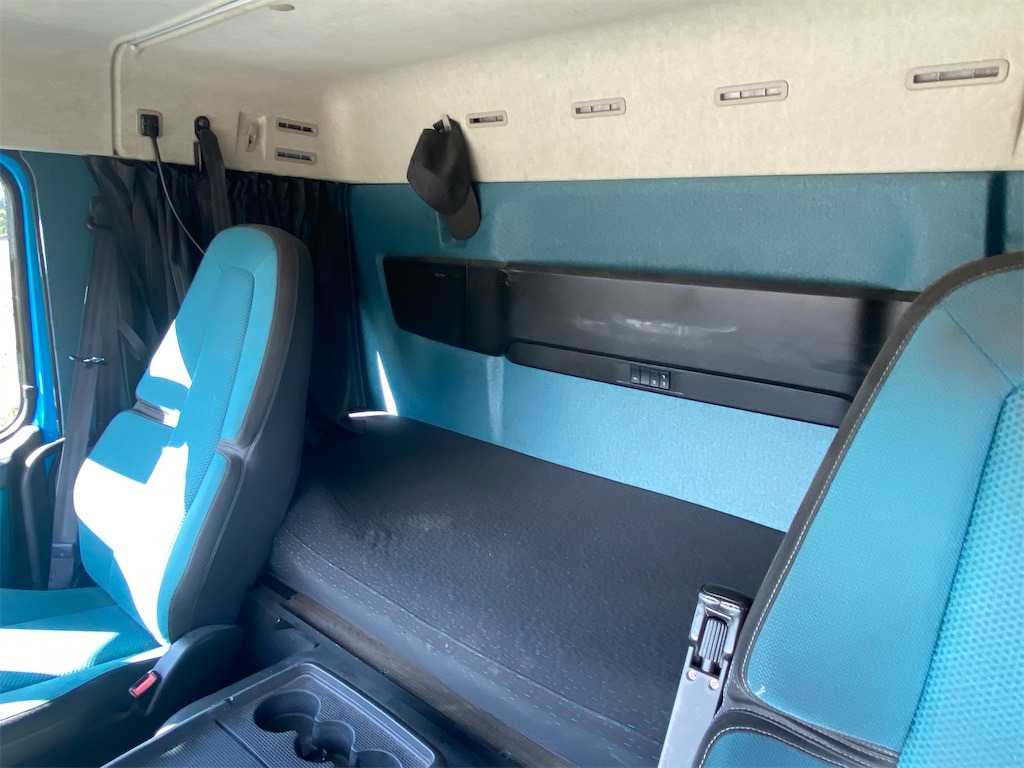 Грузовик с закрытым кузовом VOLVO FM 4*2 330: фото 38