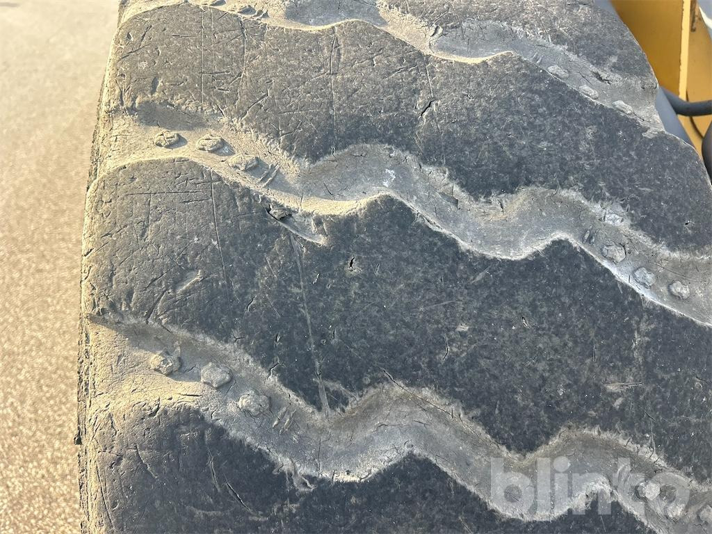 Колёсный погрузчик VOLVO L90D: фото 30