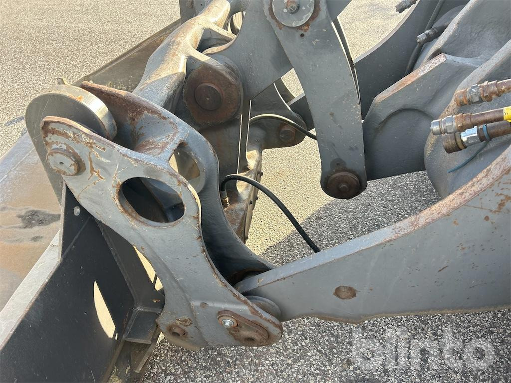 Колёсный погрузчик VOLVO L90D: фото 14