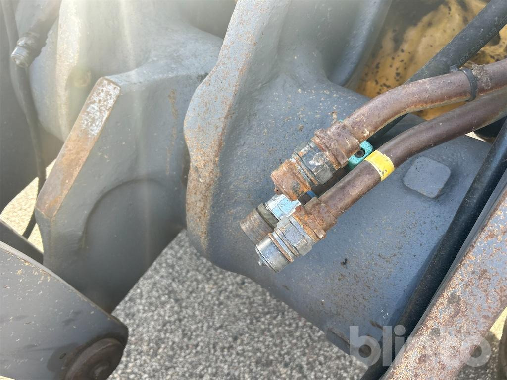 Колёсный погрузчик VOLVO L90D: фото 15