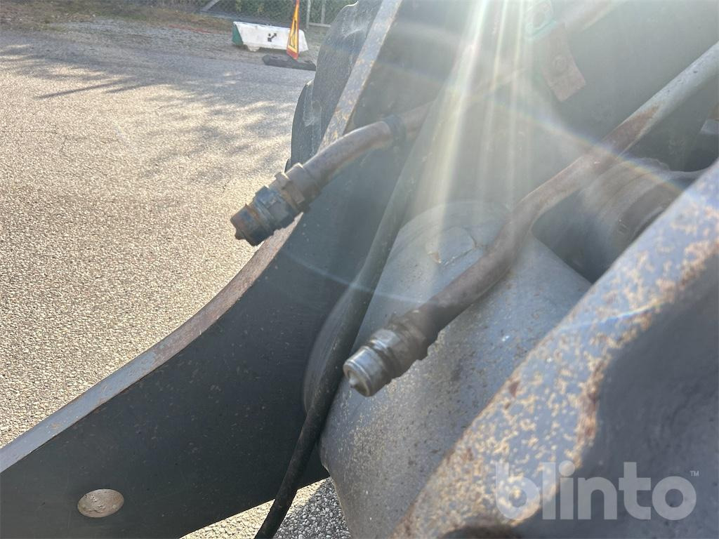 Колёсный погрузчик VOLVO L90D: фото 16