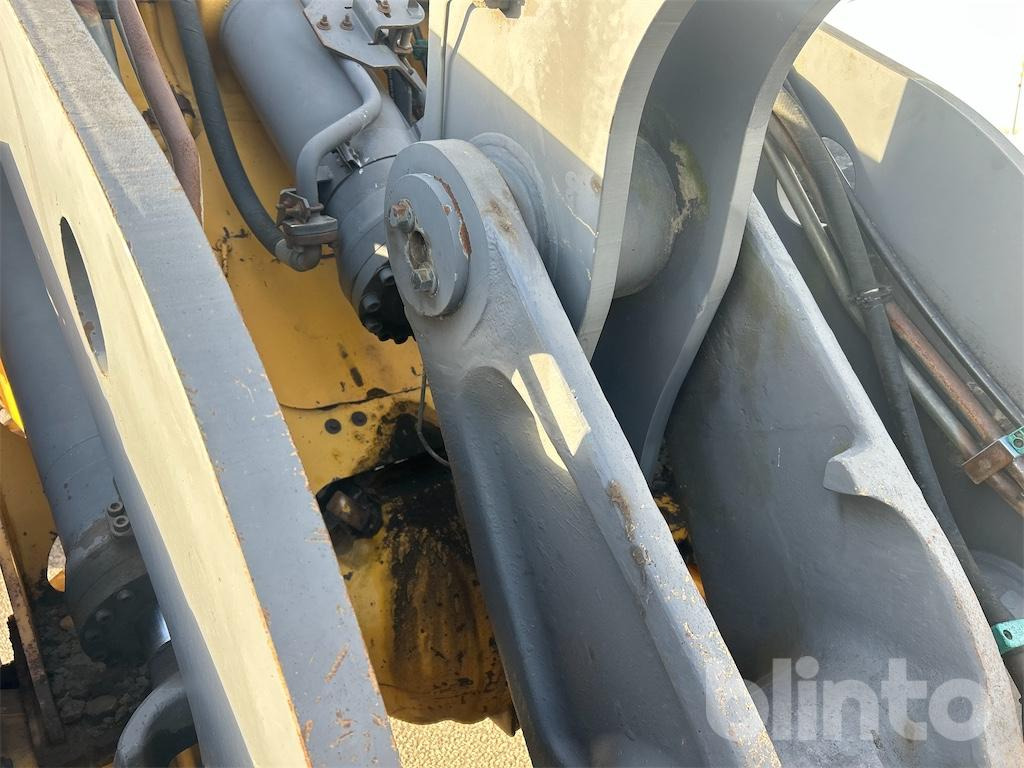 Колёсный погрузчик VOLVO L90D: фото 21