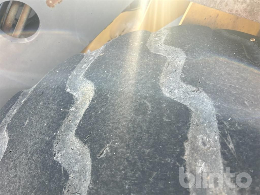 Колёсный погрузчик VOLVO L90D: фото 12