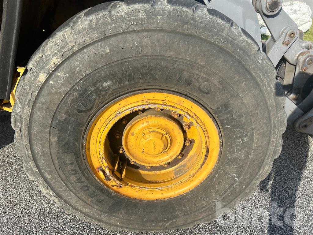 Колёсный погрузчик VOLVO L90D: фото 31