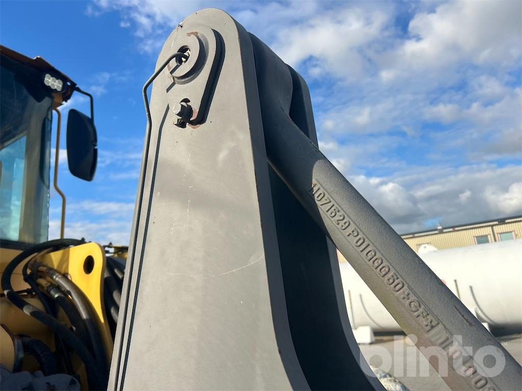 Колёсный погрузчик VOLVO L90D: фото 25