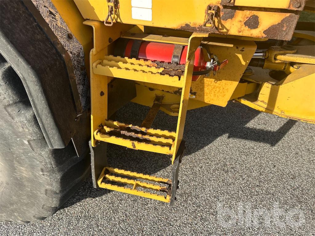 Колёсный погрузчик VOLVO L90D: фото 38