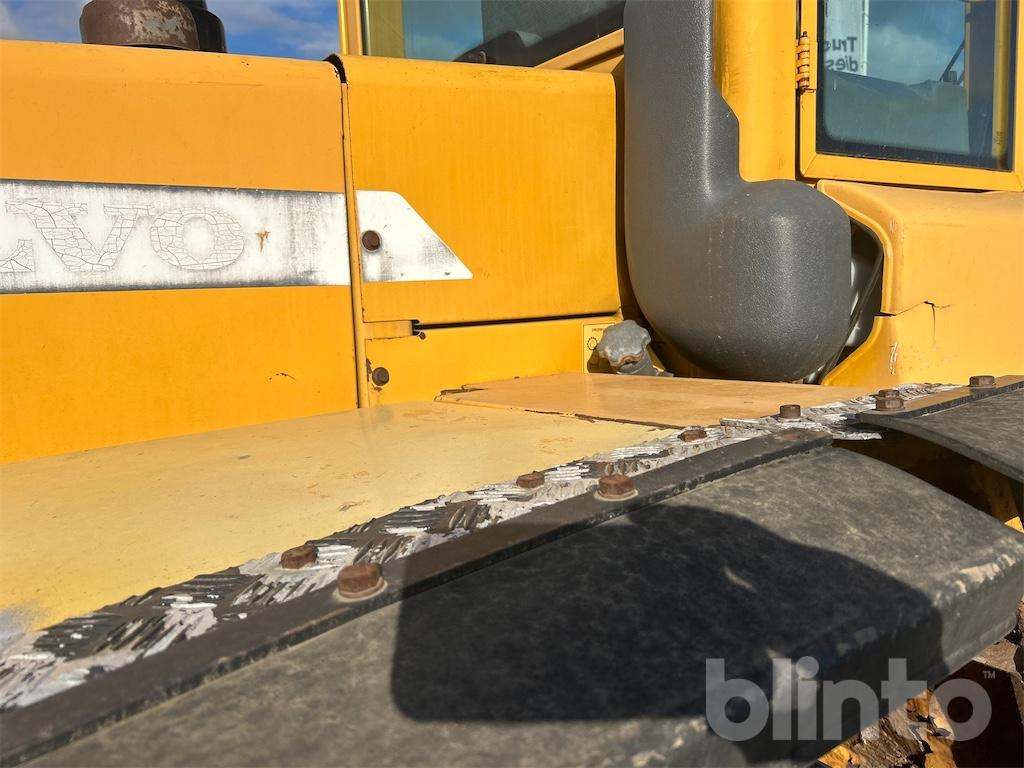 Колёсный погрузчик VOLVO L90D: фото 42