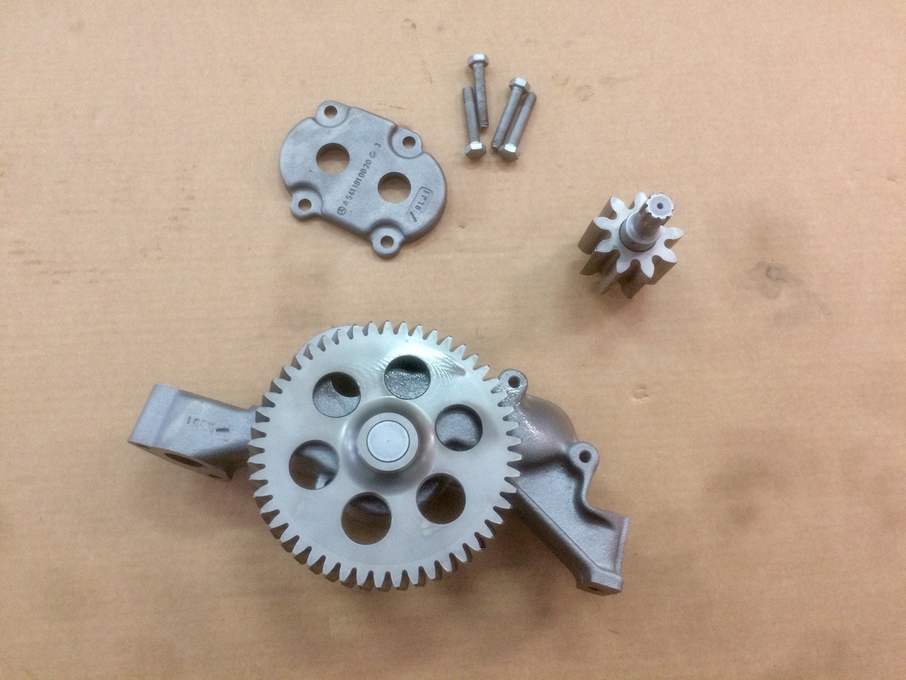 POMPA OLIO MOTORE MERCEDES OM457HLA - Масляный насос для Грузовиков: фото 3 POMPA OLIO MOTORE MERCEDES OM457HLA - Масляный насос для Грузовиков: фото 3