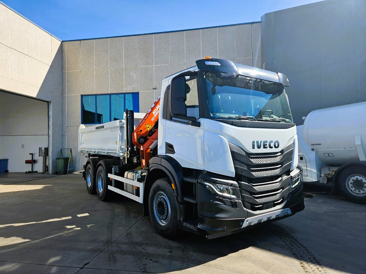 Iveco - Грузовик бортовой/ Платформа, Автоманипулятор: фото 2 Iveco - Грузовик бортовой/ Платформа, Автоманипулятор: фото 2