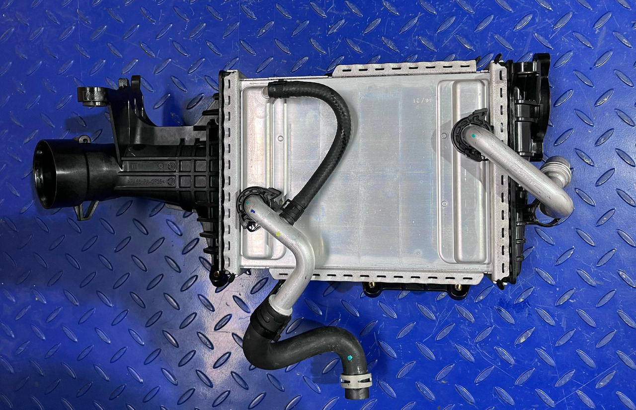 MAHLE Mercedes Benz A6560903900 - Интеркулер: фото 1 MAHLE Mercedes Benz A6560903900 - Интеркулер: фото 1