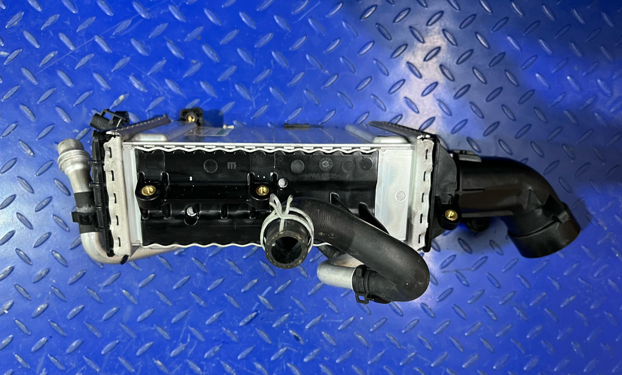 MAHLE Mercedes Benz A6560903900 - Интеркулер: фото 2 MAHLE Mercedes Benz A6560903900 - Интеркулер: фото 2