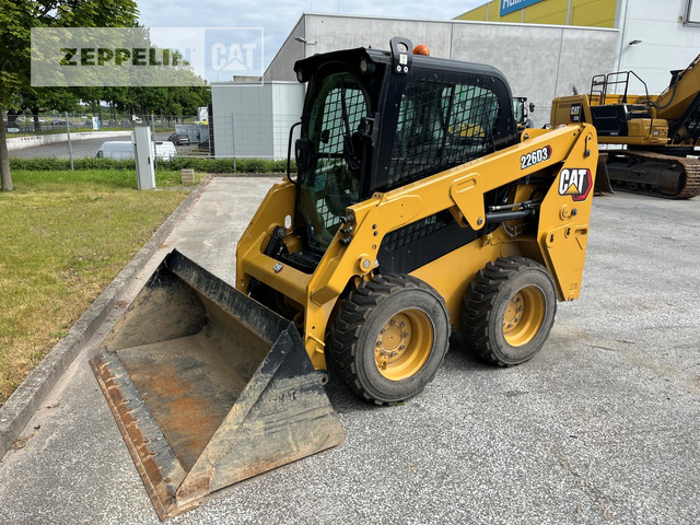 Cat 226D - Мини-погрузчик с бортовым поворотом: фото 1 Cat 226D - Мини-погрузчик с бортовым поворотом: фото 1