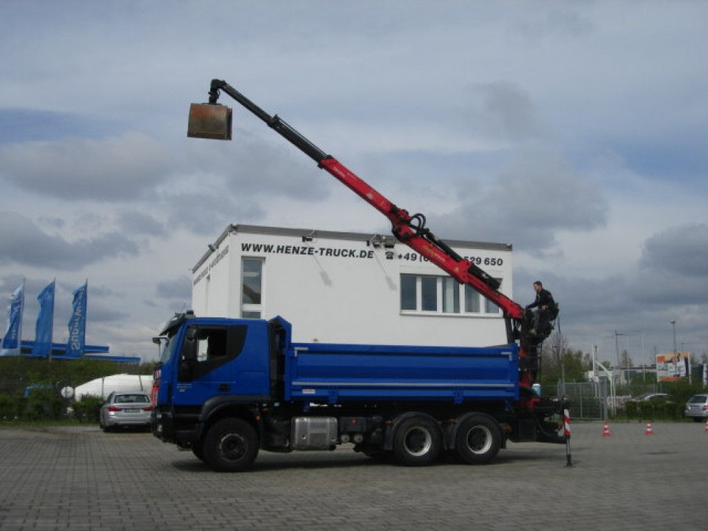 Iveco TRACKER 260T50 6x4 3-Achs Kipper Heckkran Espilo - Самосвал, Автоманипулятор: фото 1 Iveco TRACKER 260T50 6x4 3-Achs Kipper Heckkran Espilo - Самосвал, Автоманипулятор: фото 1