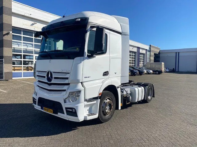 Mercedes-Benz Actros 1840 stream space cabine met spoilers fenders en zonneklep, apk gekeurd. - Тягач: фото 1 Mercedes-Benz Actros 1840 stream space cabine met spoilers fenders en zonneklep, apk gekeurd. - Тягач: фото 1