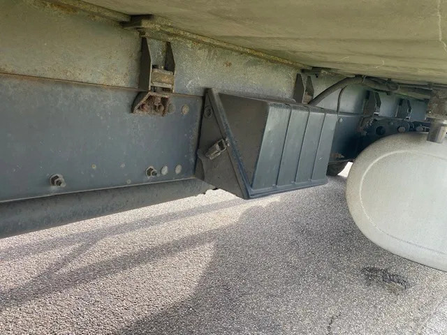 Volvo FM 330 koel vries 2 temperaturen ,CARRIER,met tussenwand, zijdeur en laadklep - Рефрижератор: фото 5 Volvo FM 330 koel vries 2 temperaturen ,CARRIER,met tussenwand, zijdeur en laadklep - Рефрижератор: фото 5